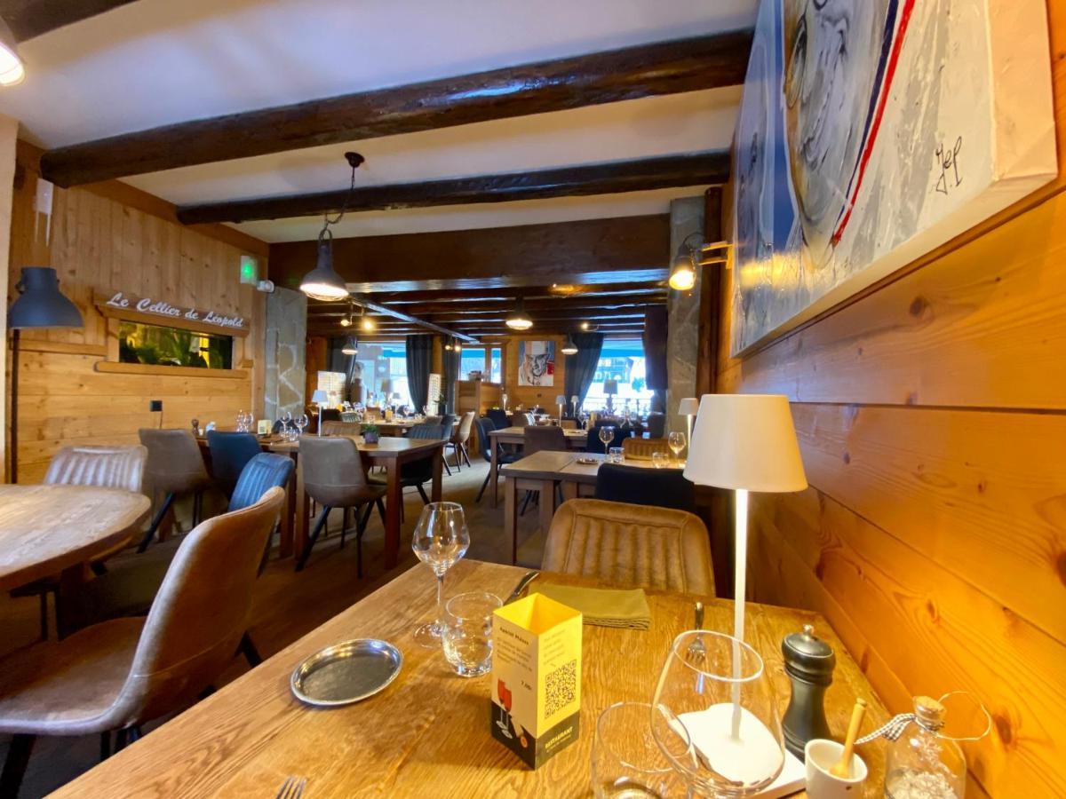 Logis Hotel Les Ancolies 아레체스 외부 사진