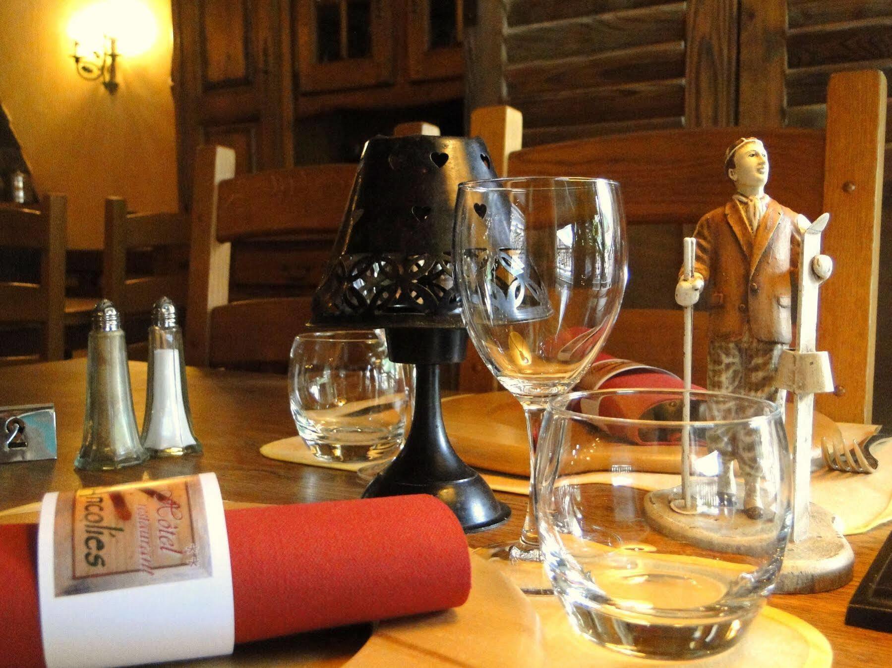 Logis Hotel Les Ancolies 아레체스 외부 사진