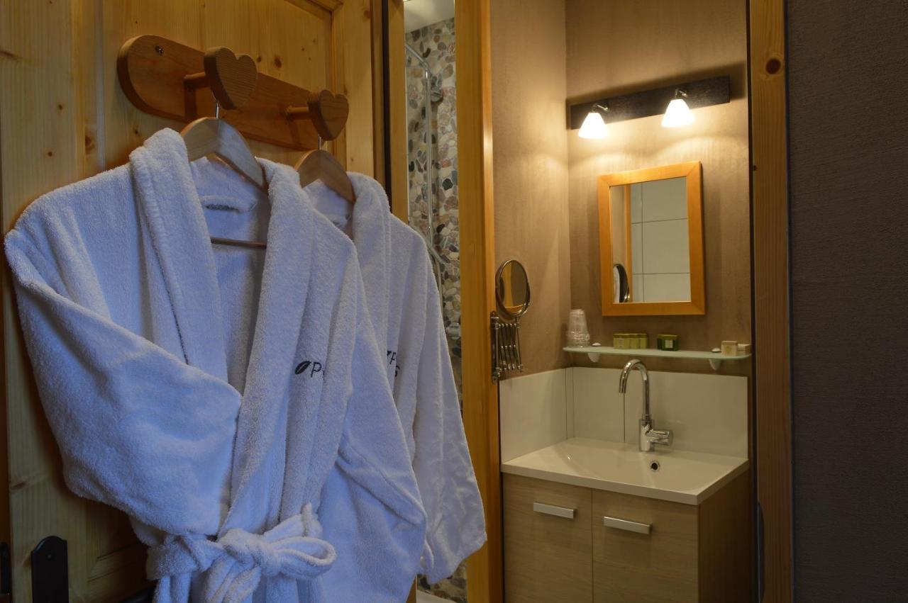Logis Hotel Les Ancolies 아레체스 객실 사진