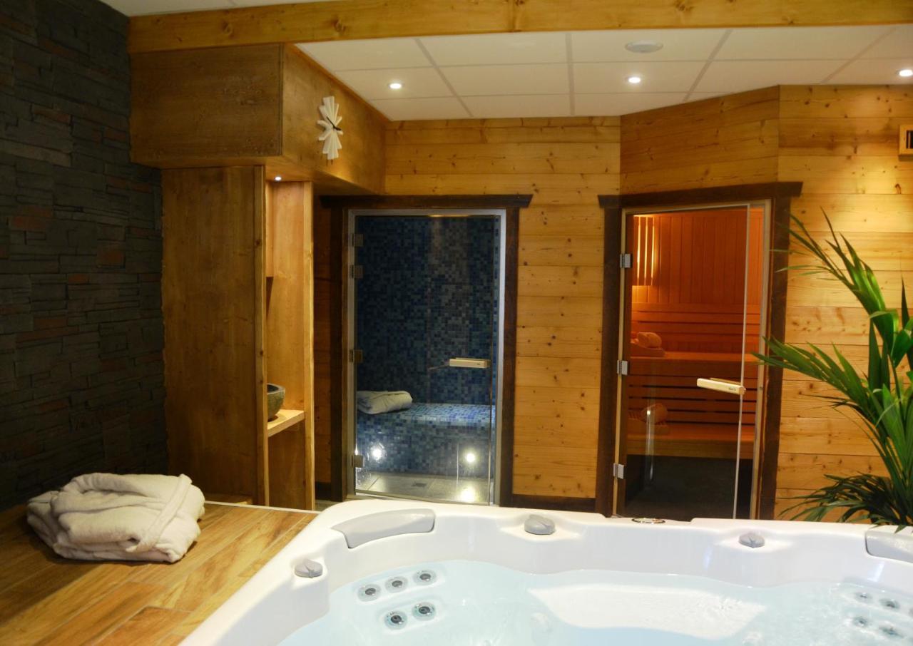 Logis Hotel Les Ancolies 아레체스 외부 사진