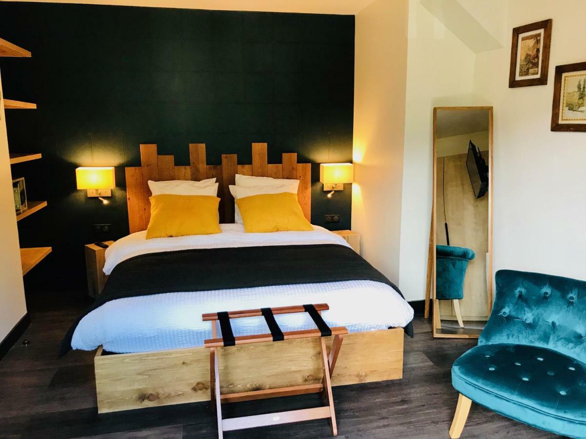 Logis Hotel Les Ancolies 아레체스 외부 사진