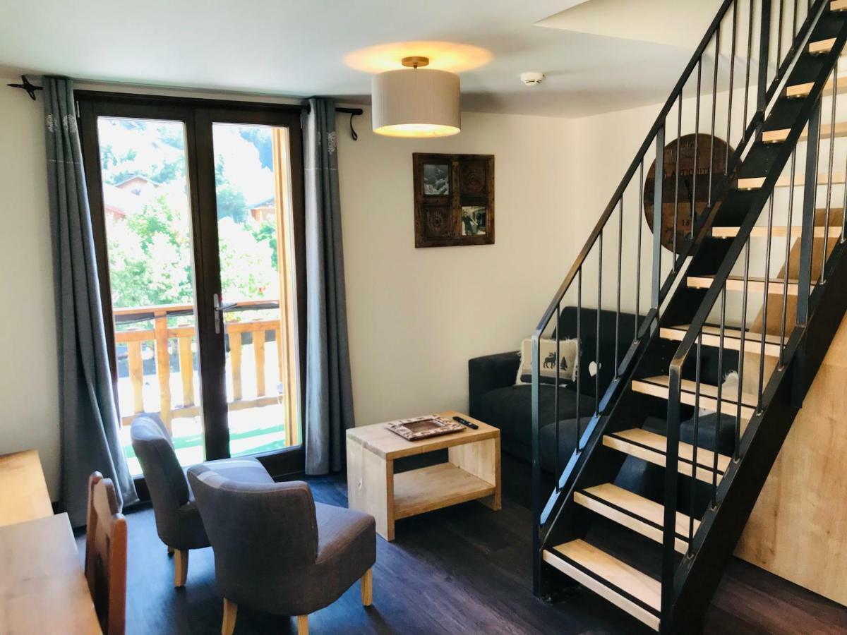 Logis Hotel Les Ancolies 아레체스 외부 사진