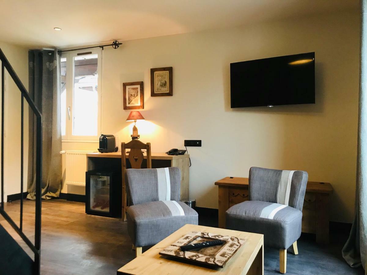 Logis Hotel Les Ancolies 아레체스 외부 사진