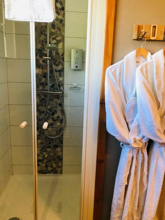 Logis Hotel Les Ancolies 아레체스 외부 사진