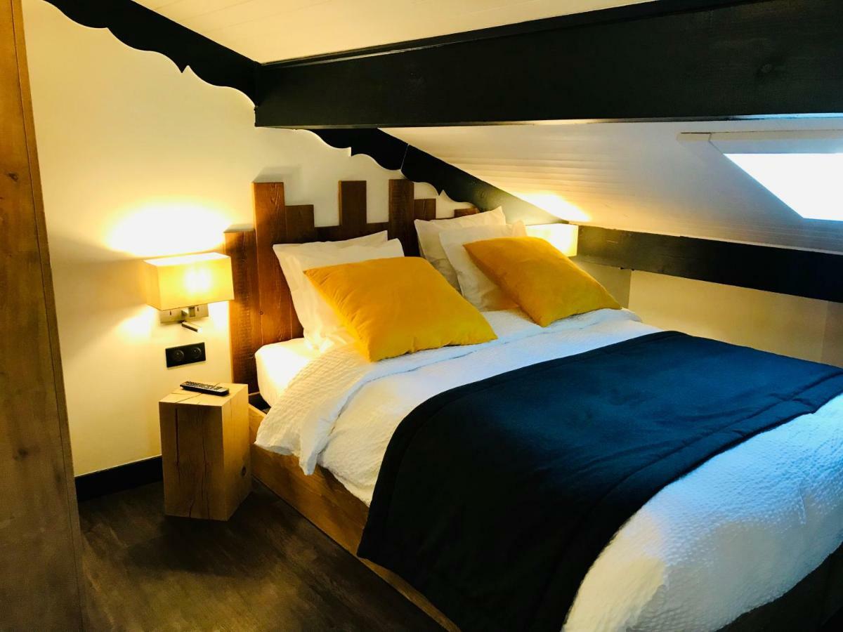Logis Hotel Les Ancolies 아레체스 외부 사진